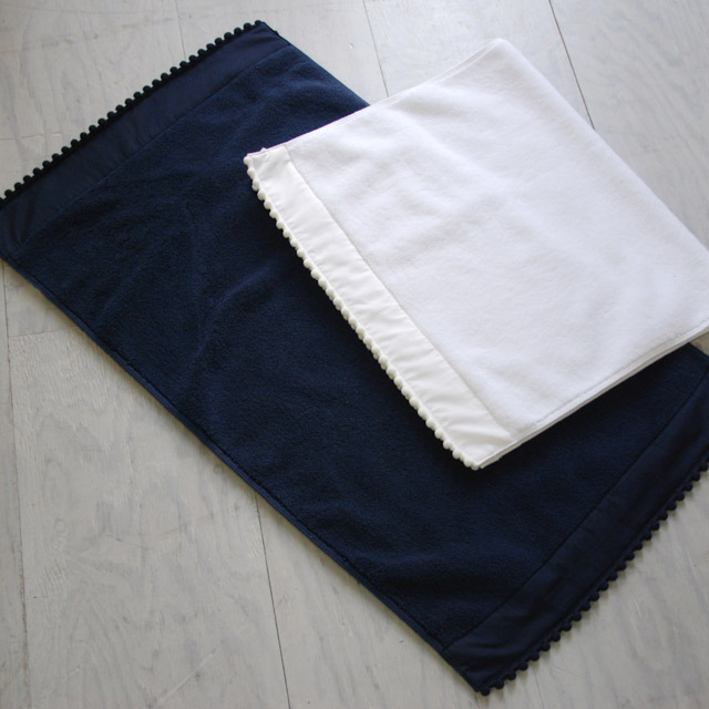 ボンボン　バスマット　　（1010705）