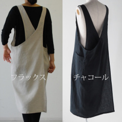 リネンエプロン美しさと実用性を兼ね備えています。クロスで楽に着ていただけます。