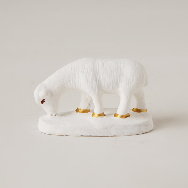 草を食べる羊 / S