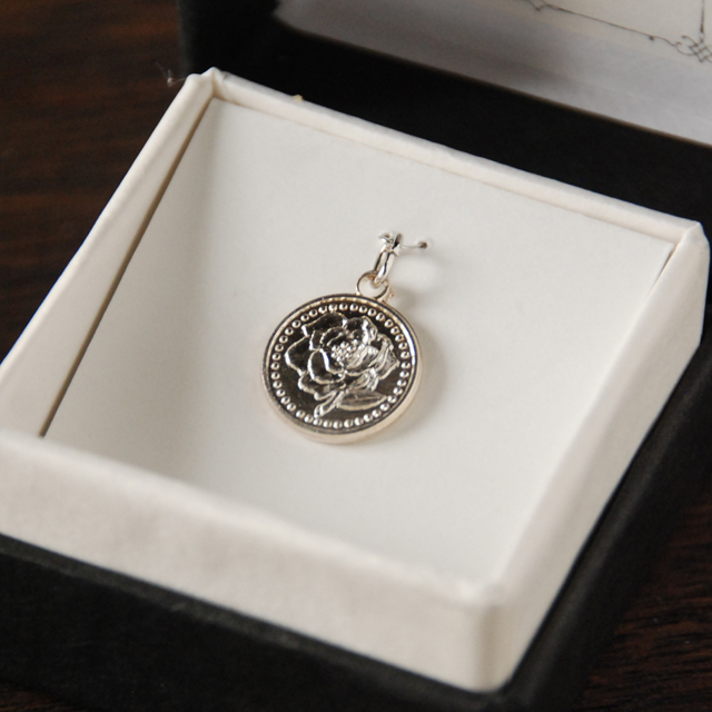 Anano 薔薇のメダイ