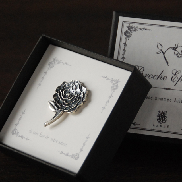 Anano ブローチ　Epingle de Julias