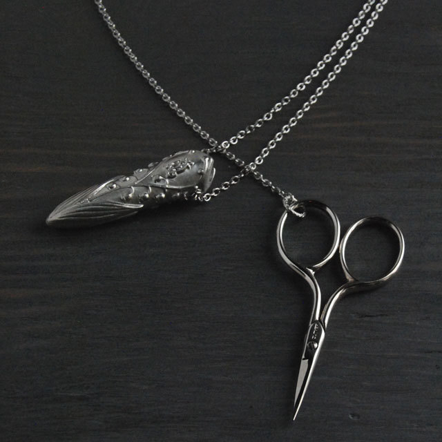 ポルトボヌール　錫製　すずらんシザーケース（ハサミ付）