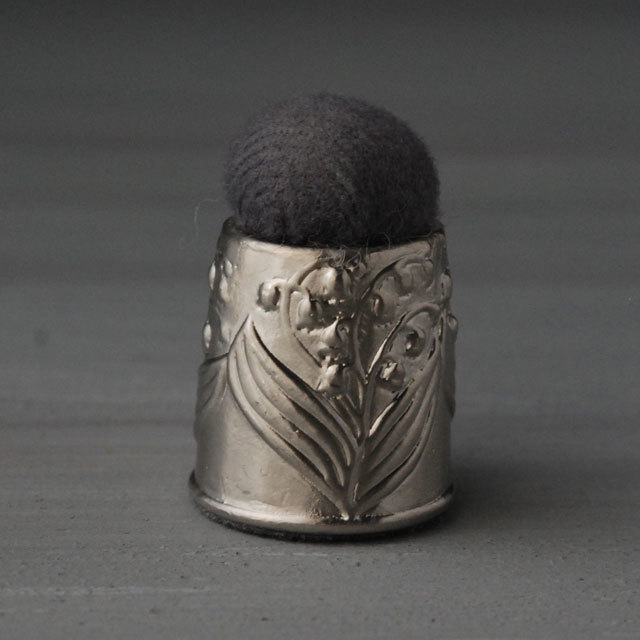 ポルトボヌール　錫製　すずらん　ピンクッション