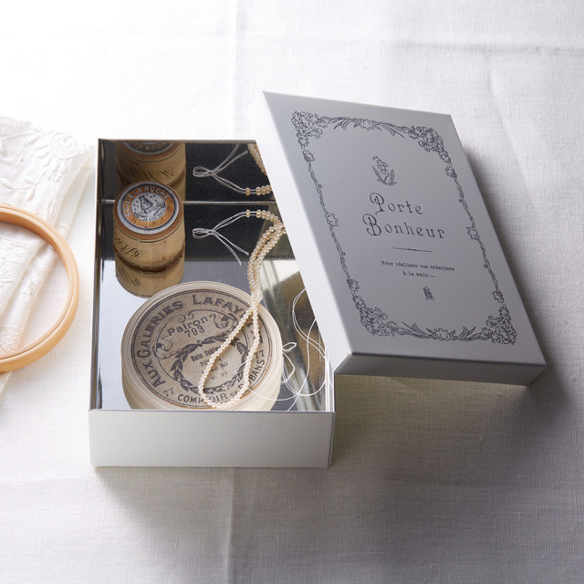 ポルトボヌール　すずらん角缶