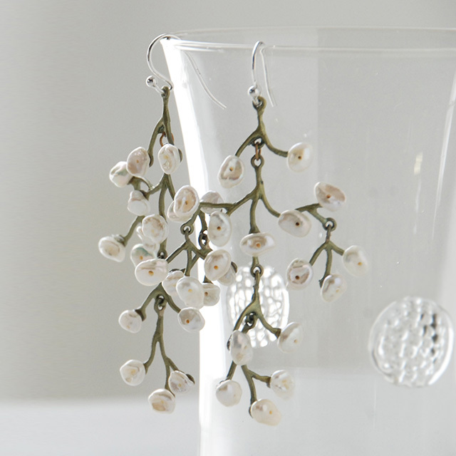 カスミソウ シャンデリアワイヤーピアス / Michael Michaud