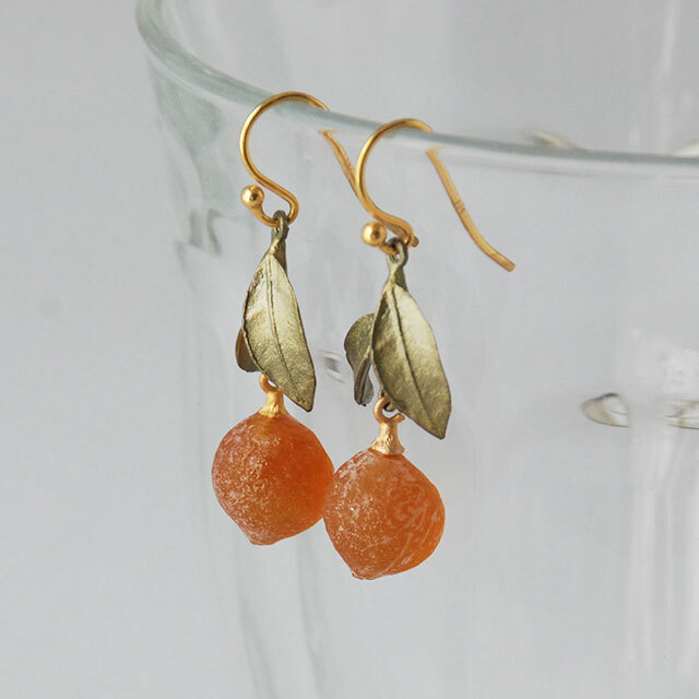 オレンジ リーフドロップ ダングルワイヤーピアス / Michael Michaud