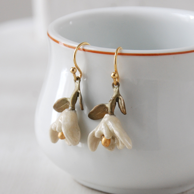 マグノリア ドロップワイヤピアス / Michael Michaud