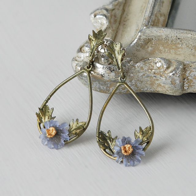 アスター オーバル ドロップポストピアス / Michael Michaud