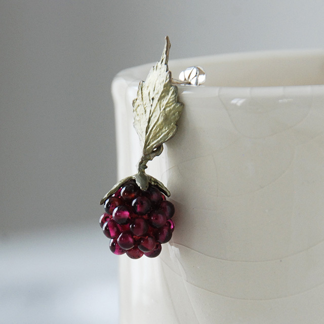 ラズベリー リーフピアス / Michael Michaud