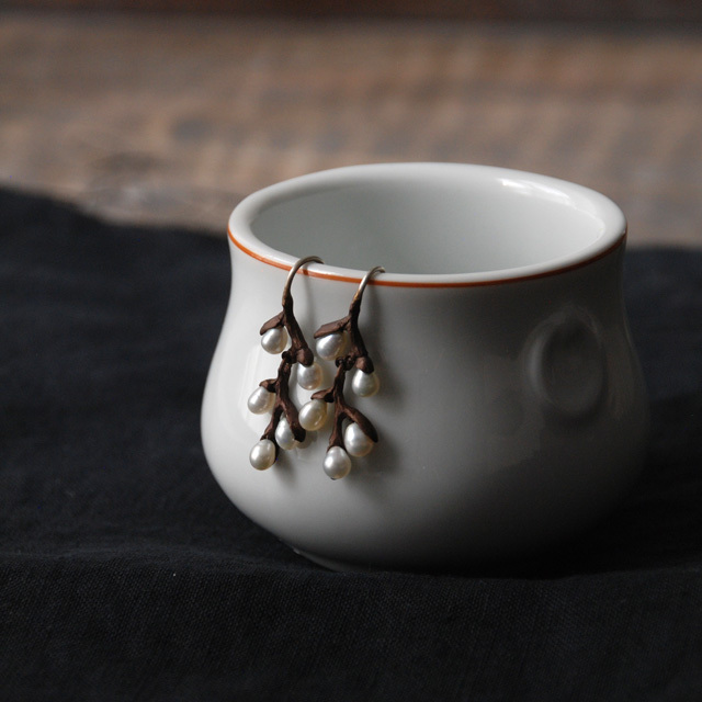 ネコヤナギ ドロップ ワイヤーピアス / Michael Michaud