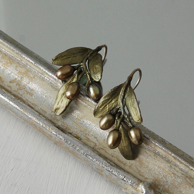 オリーブ ワイヤーピアス / Michael Michaud
