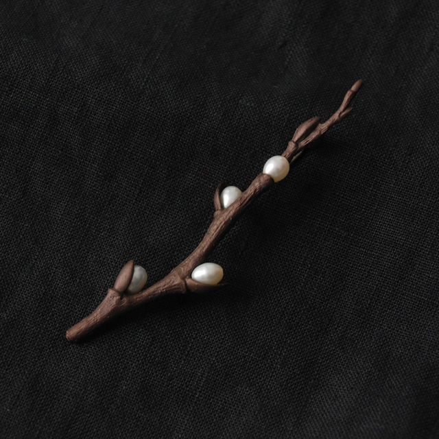 ネコヤナギ ブローチ / Michael Michaud