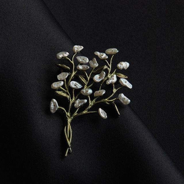 カスミソウ ブローチ / Michael Michaud