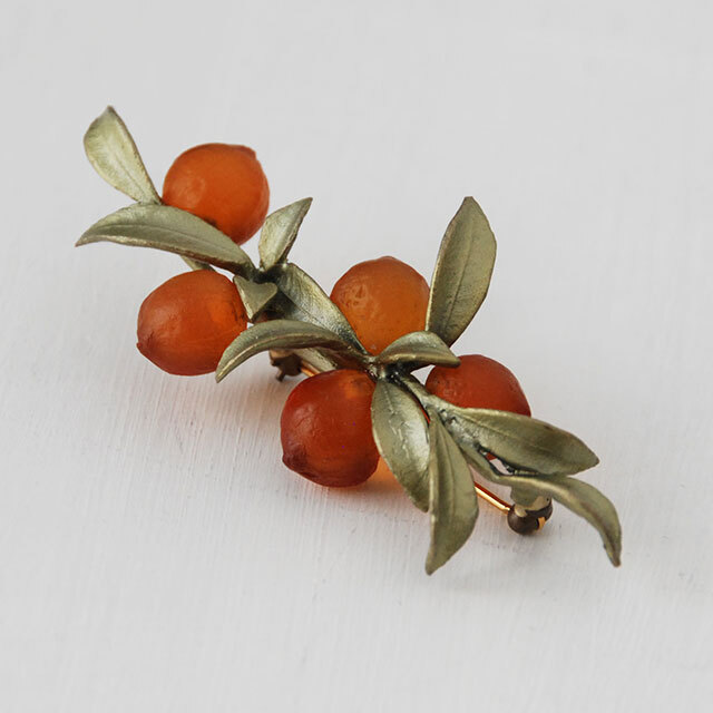 オレンジ ブローチ / Michael Michaud