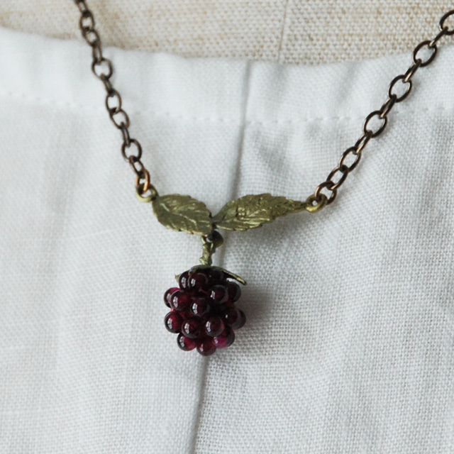 ラズベリー ペンダント / Michael Michaud