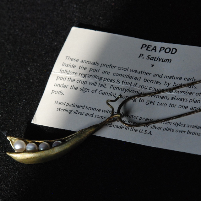 エンドウ　ペンダント（4パール）   / Michael Michaud