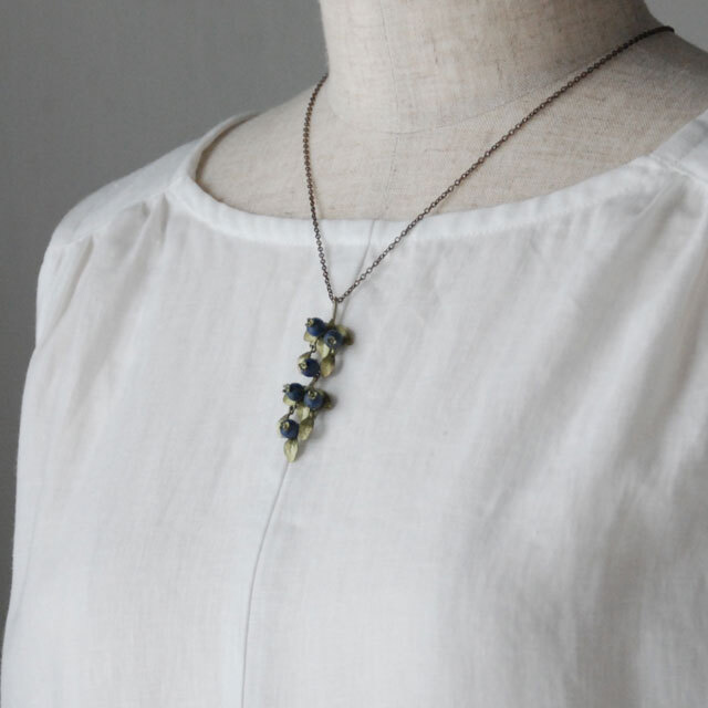 ブルーベリー ペンダント / Michael Michaud