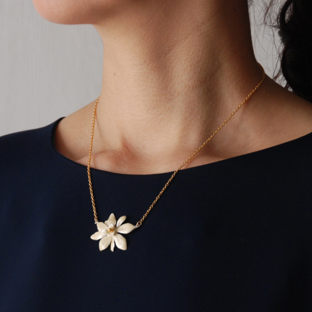 マグノリア フラワーペンダント / Michael Michaud