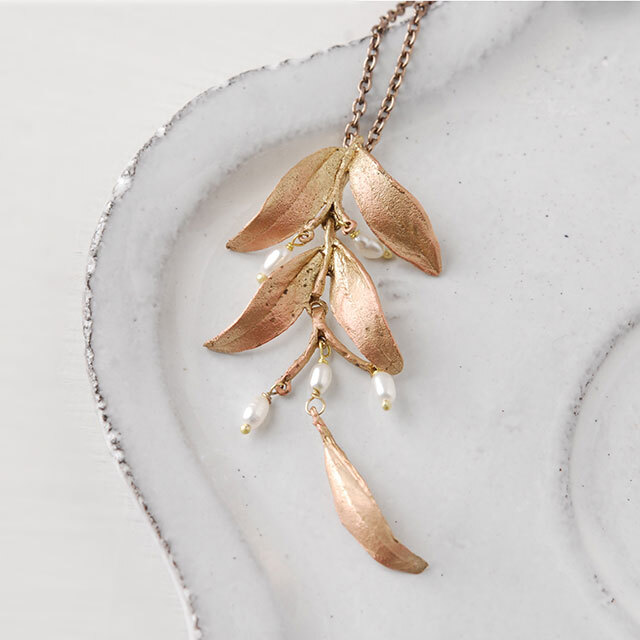 タペストリー ペンダント / Michael Michaud