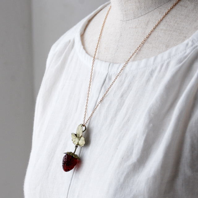 ストロベリー 20″ラージペンダント / Michael Michaud