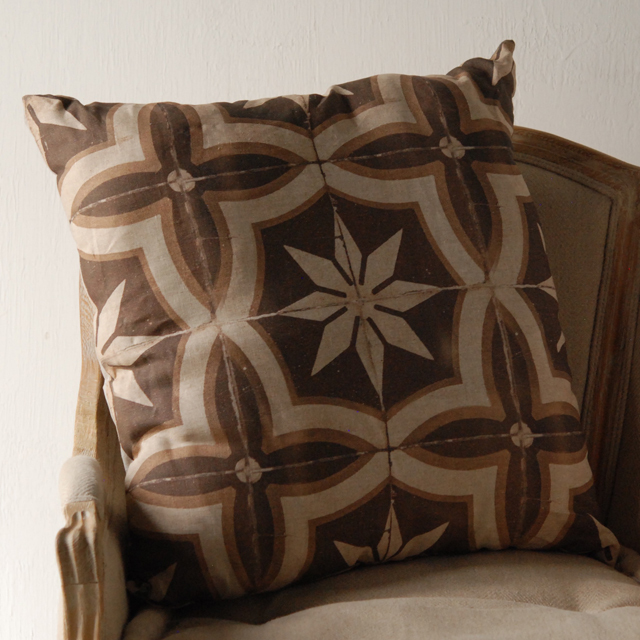 クッションＬサイズ H  / VOX POPULI