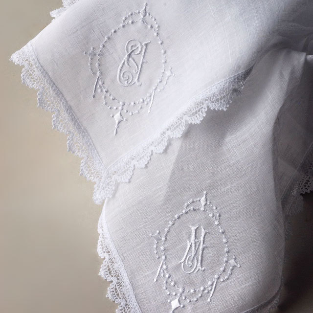 モノグラムリネンハンカチ　ギフトボックス入り