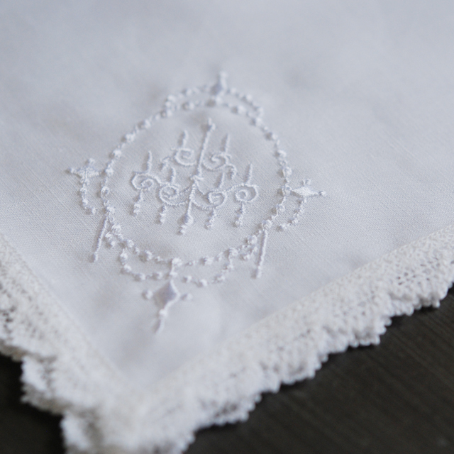 シャンデリアフレーム リネンハンカチ (5050401B)